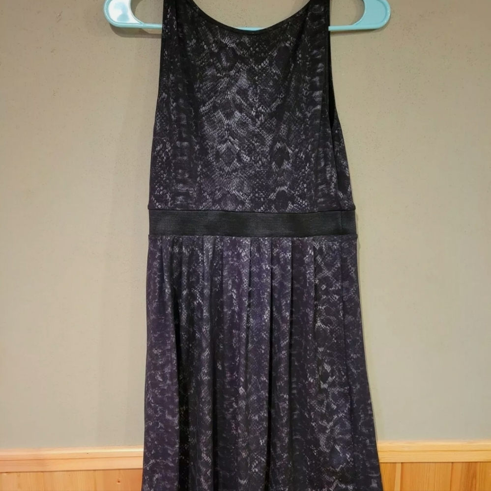 Express Dress Snake Skin Pattern - Picture 2 of 2